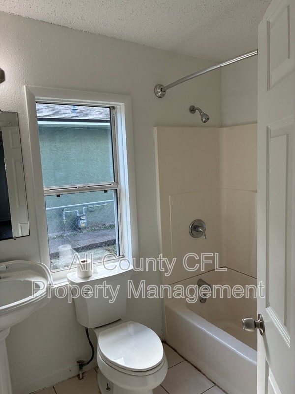 Building Photo - 812 Marion St