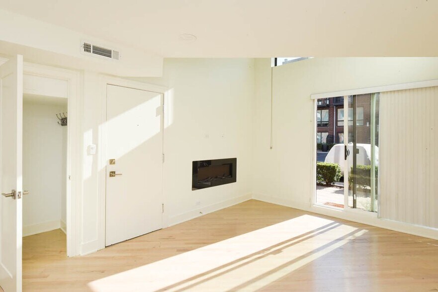 Building Photo - 1016 W Grace St