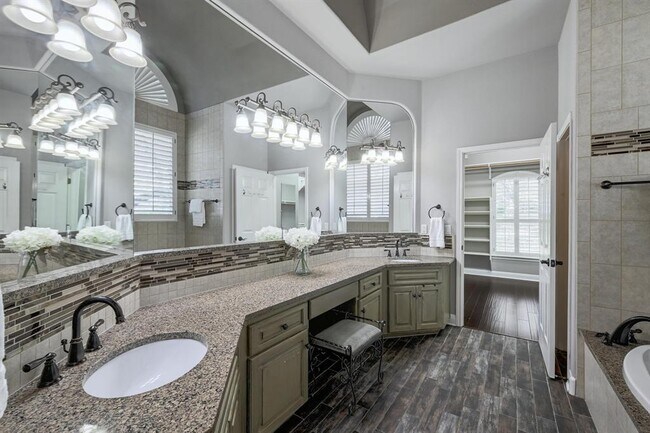 Building Photo - 12004 Mira Mesa Dr