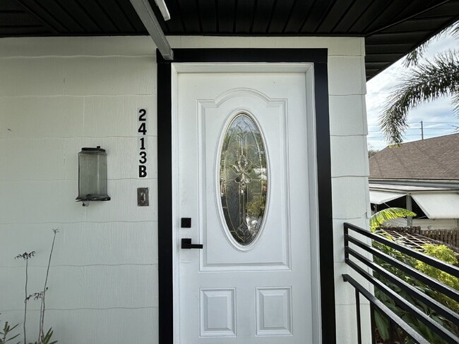 Building Photo - "Cozy 1-Bed Retreat in St. Pete's Heart – ...