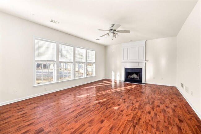 Building Photo - 350 Gaines Oak Way