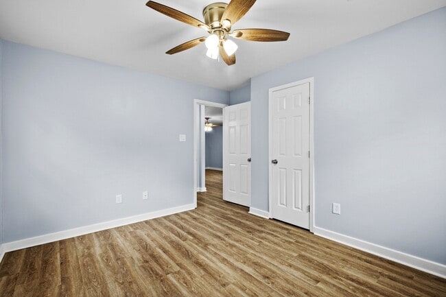 Building Photo - 102 Pine Cir