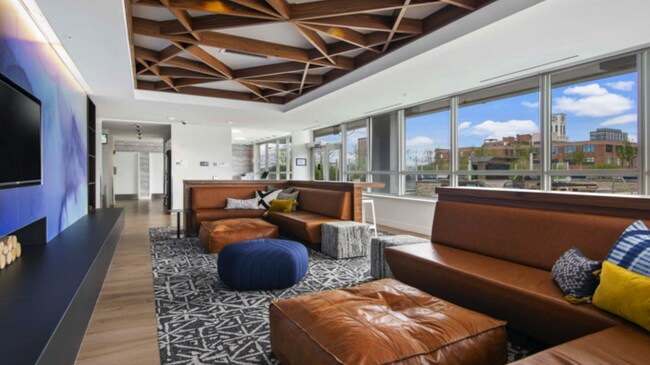 Building Photo - 779 W Adams St