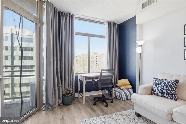 Building Photo - 3600 S Glebe Rd