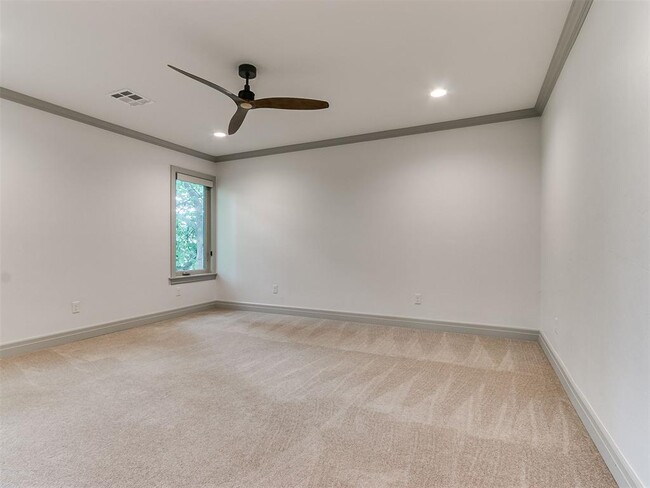 Building Photo - 1201 Glenbrook Dr