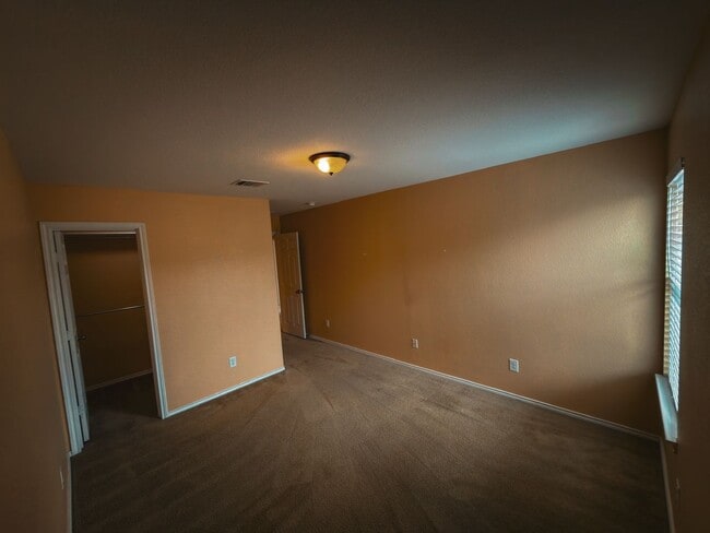 Building Photo - University Park - 5 bedrooms, 3-1/2 Baths