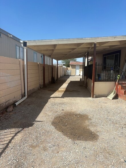 Building Photo - 3212 E Carey Ave
