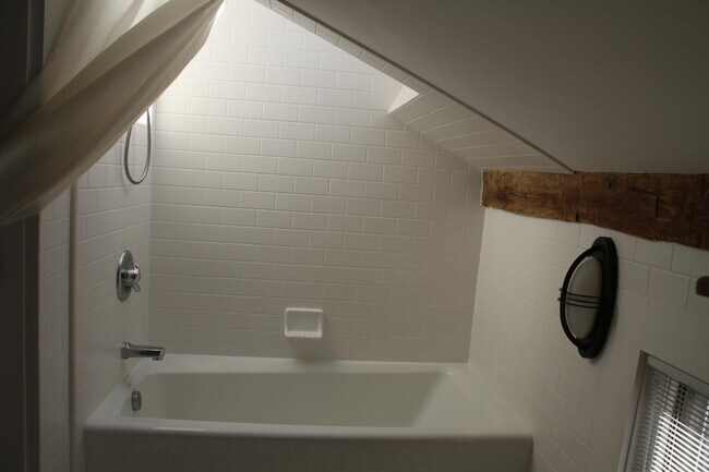 Building Photo - 310 2nd St