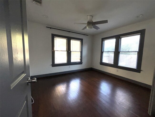 Building Photo - 806 Caplin St