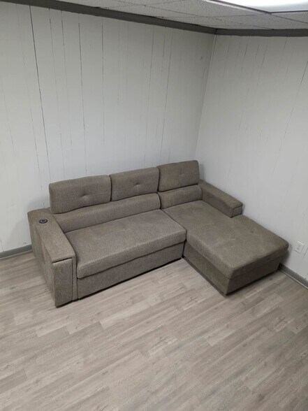 Building Photo - 116 W Main St