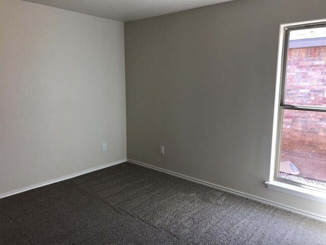 Building Photo - 1605 Wrangler Ln