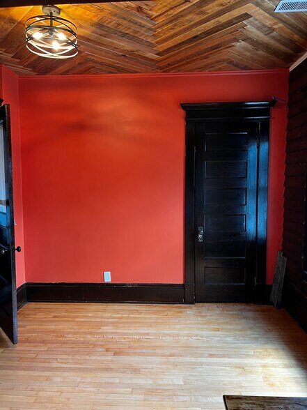 Building Photo - 522 N 33rd St