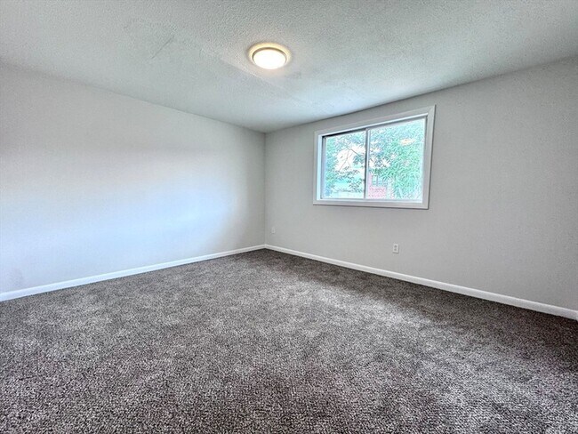 Building Photo - 50-58 Walnut Street Unit 14