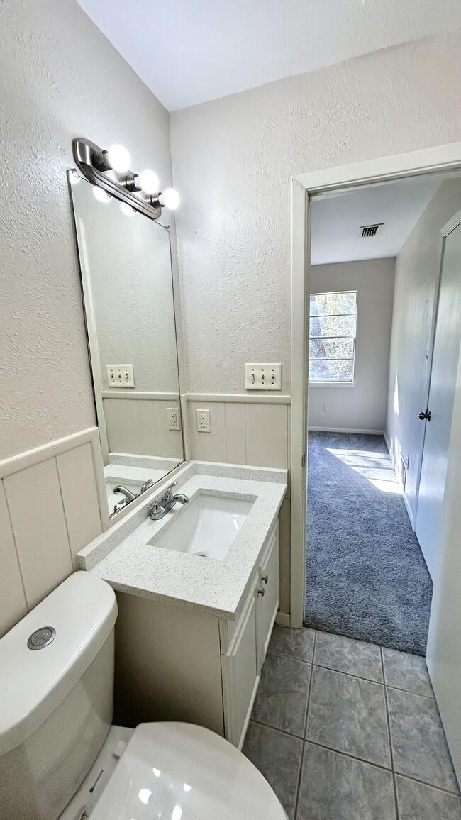 Building Photo - 140 VZ County Rd 2153