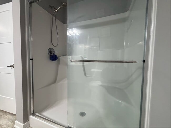 Building Photo - Beautiful Split-Level in BENNINGTON