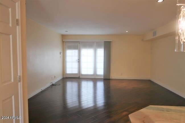 Building Photo - 2201 W Union Hills Dr