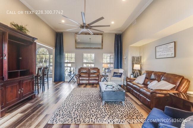 Building Photo - 1713 Shelby Ln