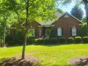 Building Photo - 2113 Fox Hunt Dr