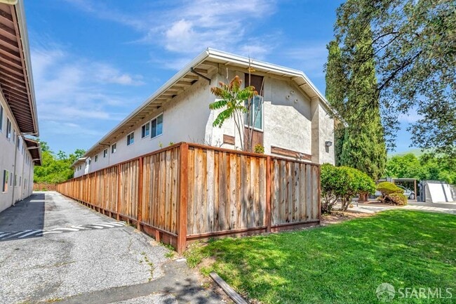 Building Photo - 46728 Crawford St