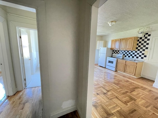 Building Photo - 4120 Carpenter Ave