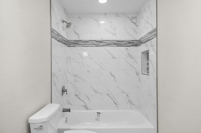 Building Photo - "Chic & Cozy 2-Bed Retreat with Granite Touches in Palm Coast!"