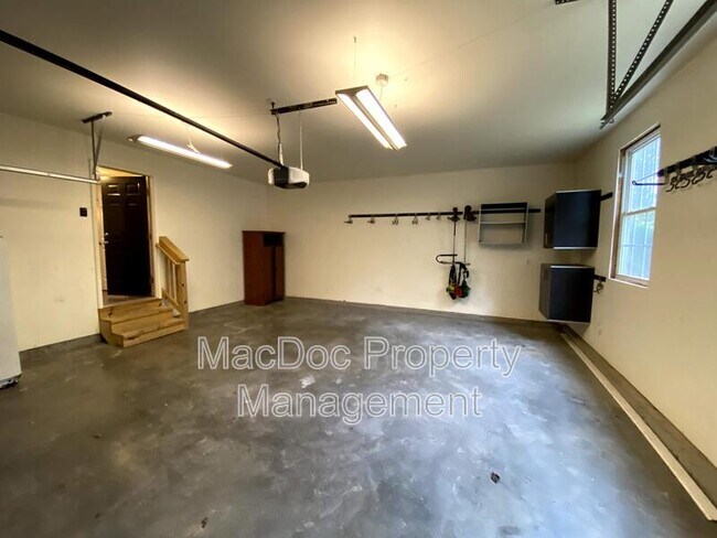 Building Photo - 1265 Ullainee Rd