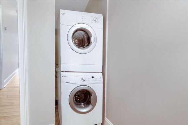 Building Photo - 216 W Anderson St