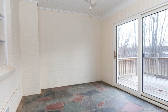 Building Photo - 68 Parsonage St