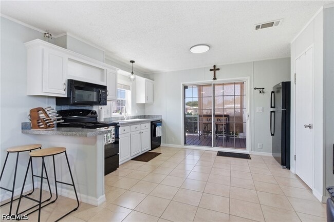 Building Photo - 5558 Palm Beach Blvd