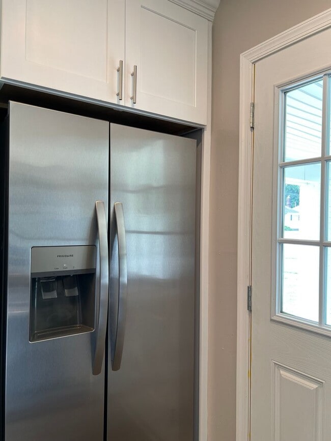 Building Photo - 3 bd, 1 bth single family Virginia Beach