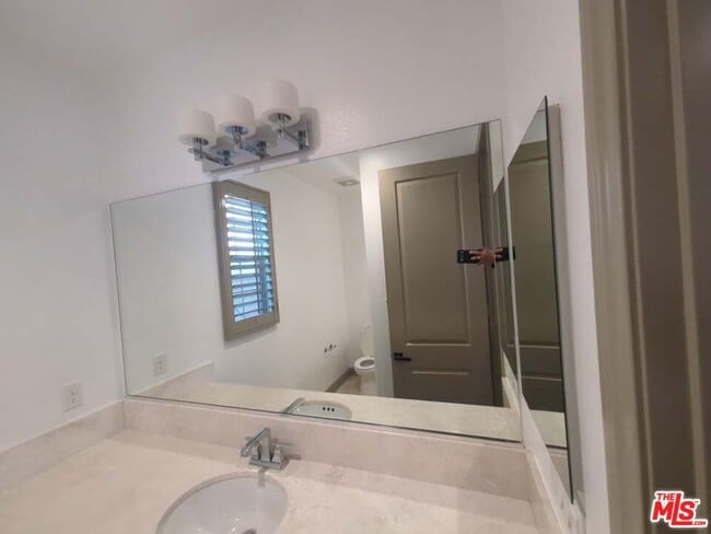 Building Photo - 16243 Cameo Ct