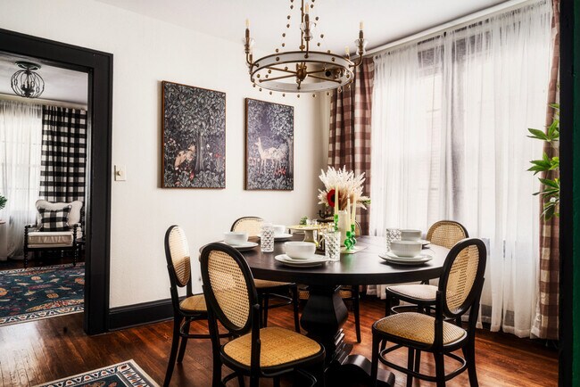 Building Photo - 713 Grandin Rd