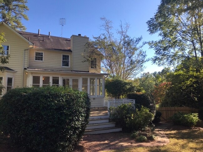 Building Photo - Great 4 Bedroom 2.5 Bath home in East Cobb...