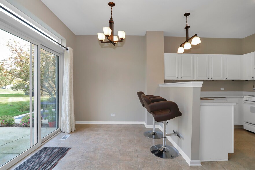 Building Photo - 2165 Sunrise Cir