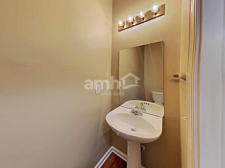 Building Photo - 2738 Pepperdine Dr