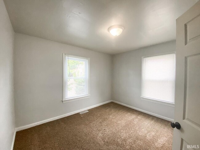 Building Photo - 108 E Cottage Grove Ave