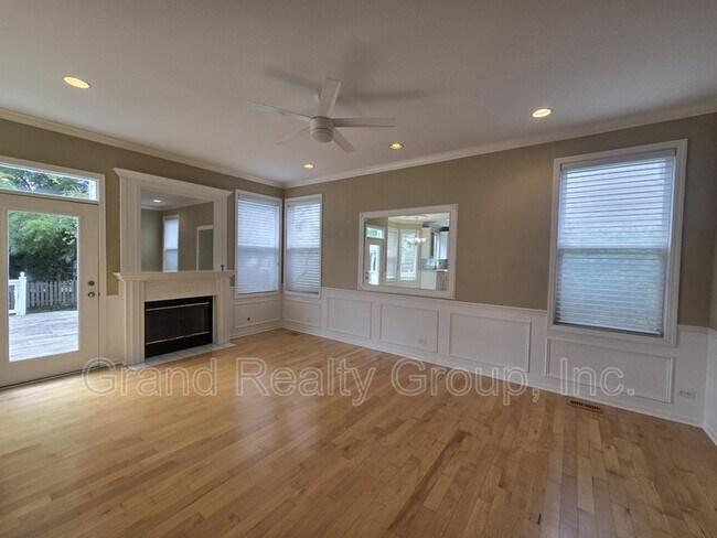 Building Photo - 217 Lexington Ct