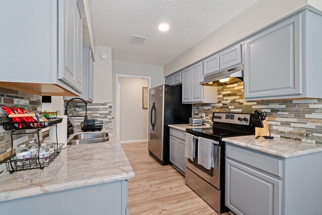 Building Photo - 2523 Village Oak Dr.