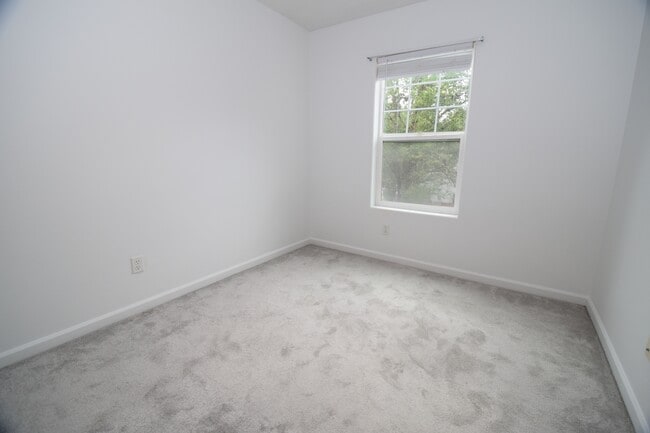 Building Photo - 432 NE 57th Ave