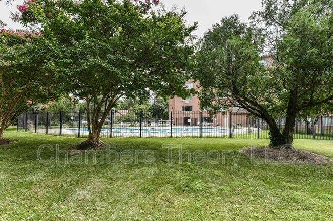 Building Photo - 10570 Main St