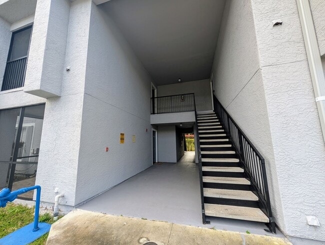 Building Photo - Bright 1BR/1BA Condo – Convenient Kendall Location