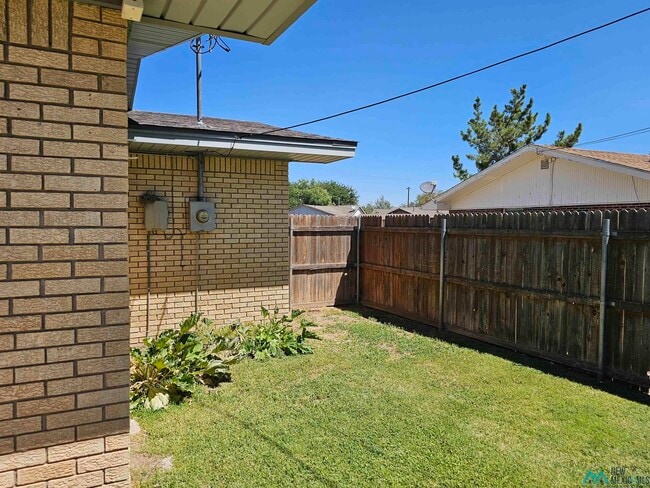 Building Photo - 217 W University Dr