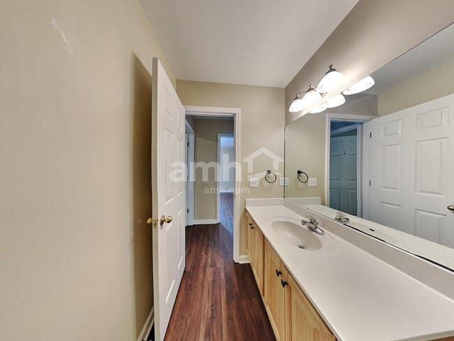 Building Photo - 1335 Georgetown Dr