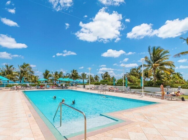 Building Photo - 100 Lincoln Rd