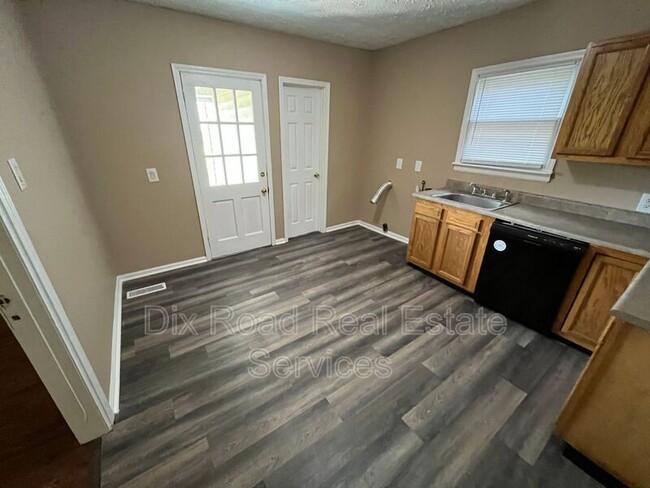 Building Photo - 1211 Azel Ave
