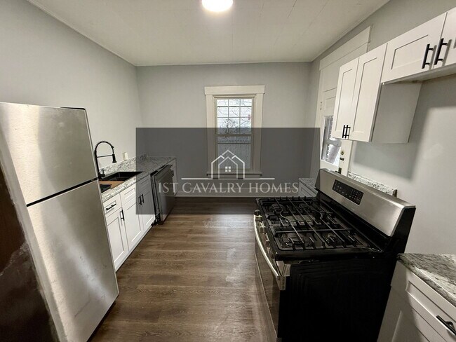 Building Photo - 242 Park Ave SW