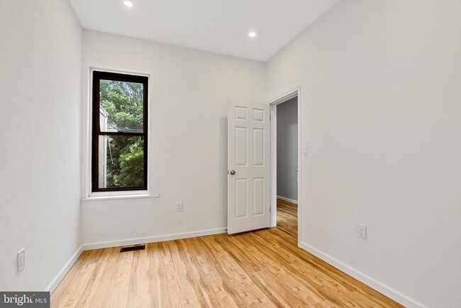 Building Photo - 1718 Edgley St