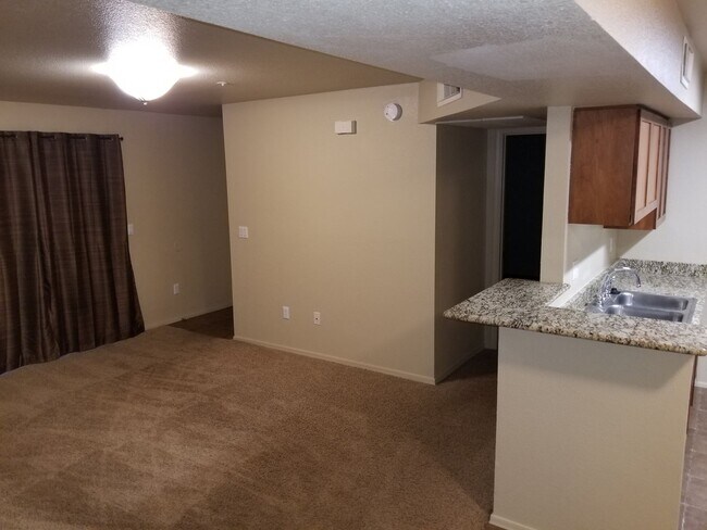 Building Photo - Upgraded West-Flagstaff Condo in the Arbors - 2 Bed, 2 Bath - NO Students & NO Pets! - Avail. NOW!!