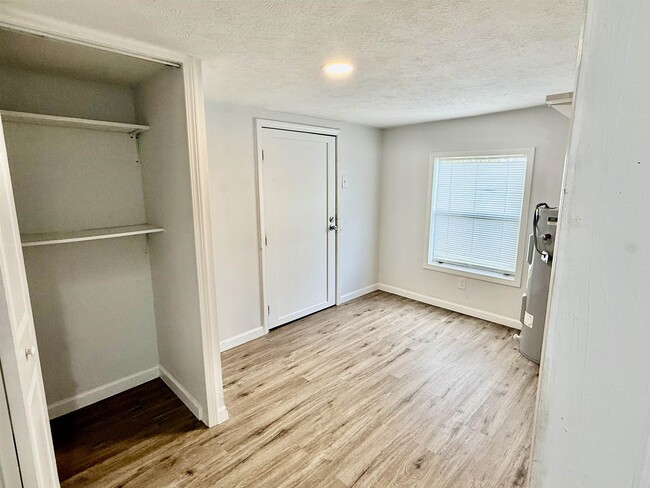 Building Photo - 1617 N Jake St