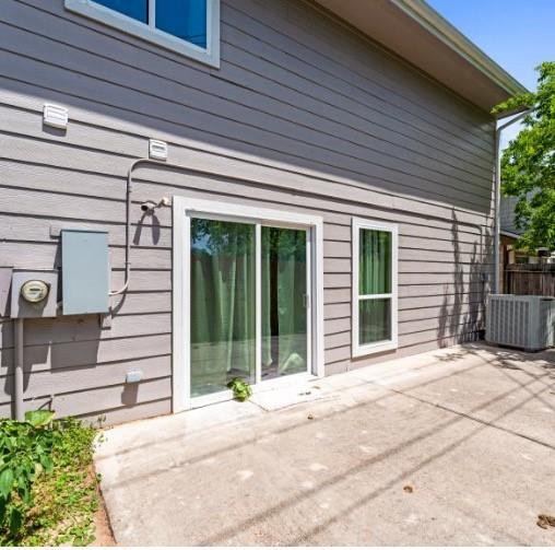 Building Photo - 11847 Plumbrook Dr